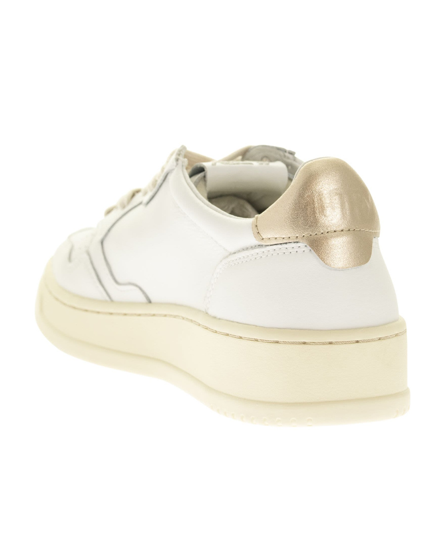 Autry Low Medalist Leather Sneakers In White