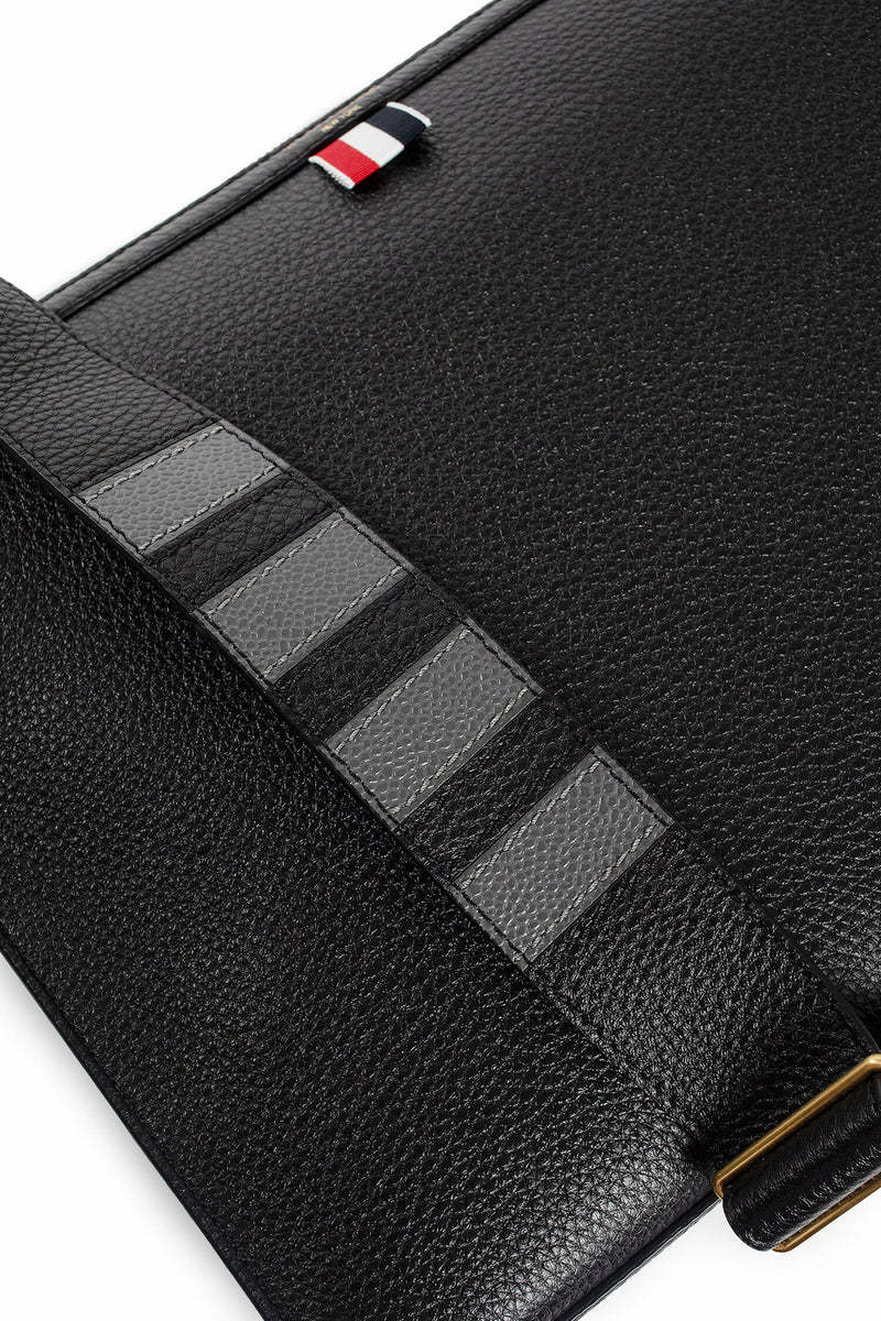 Thom Browne 3-bar Zipped Shoulder Bag In Black