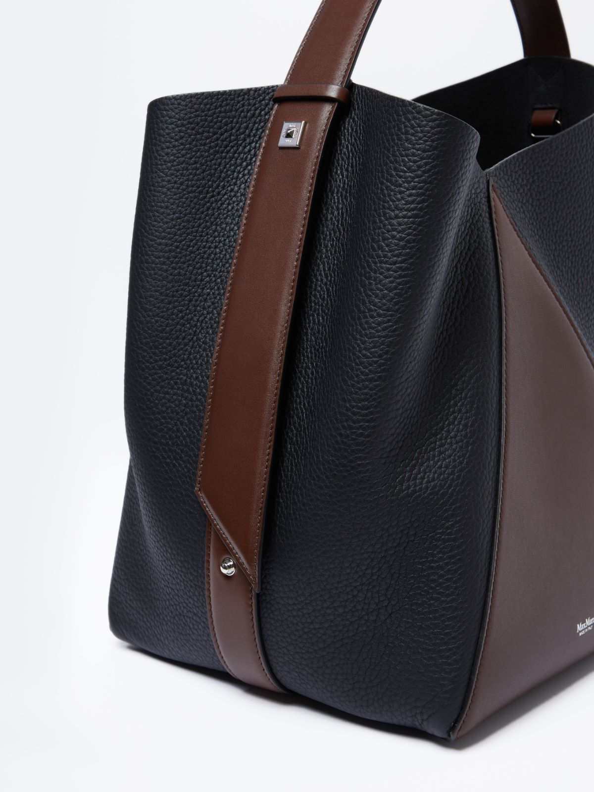 Max Mara Medium Logo Shoulder Bag In Black