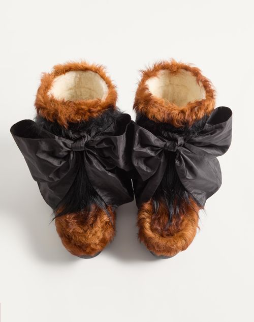 Valentino 45mm Snowish Fur-trimmed Boots In Black