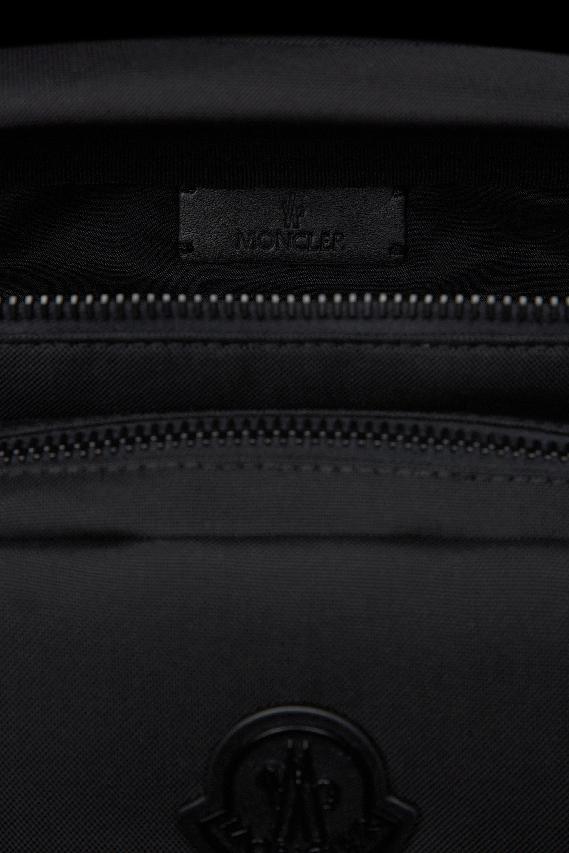 Moncler Durance Piccolo Technical Fabric Belt Bag In Black