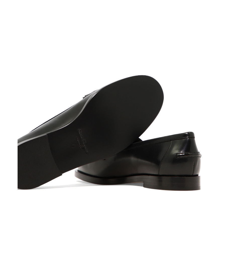 Ferragamo Vivaldo Leather Ballerina Shoes In Black