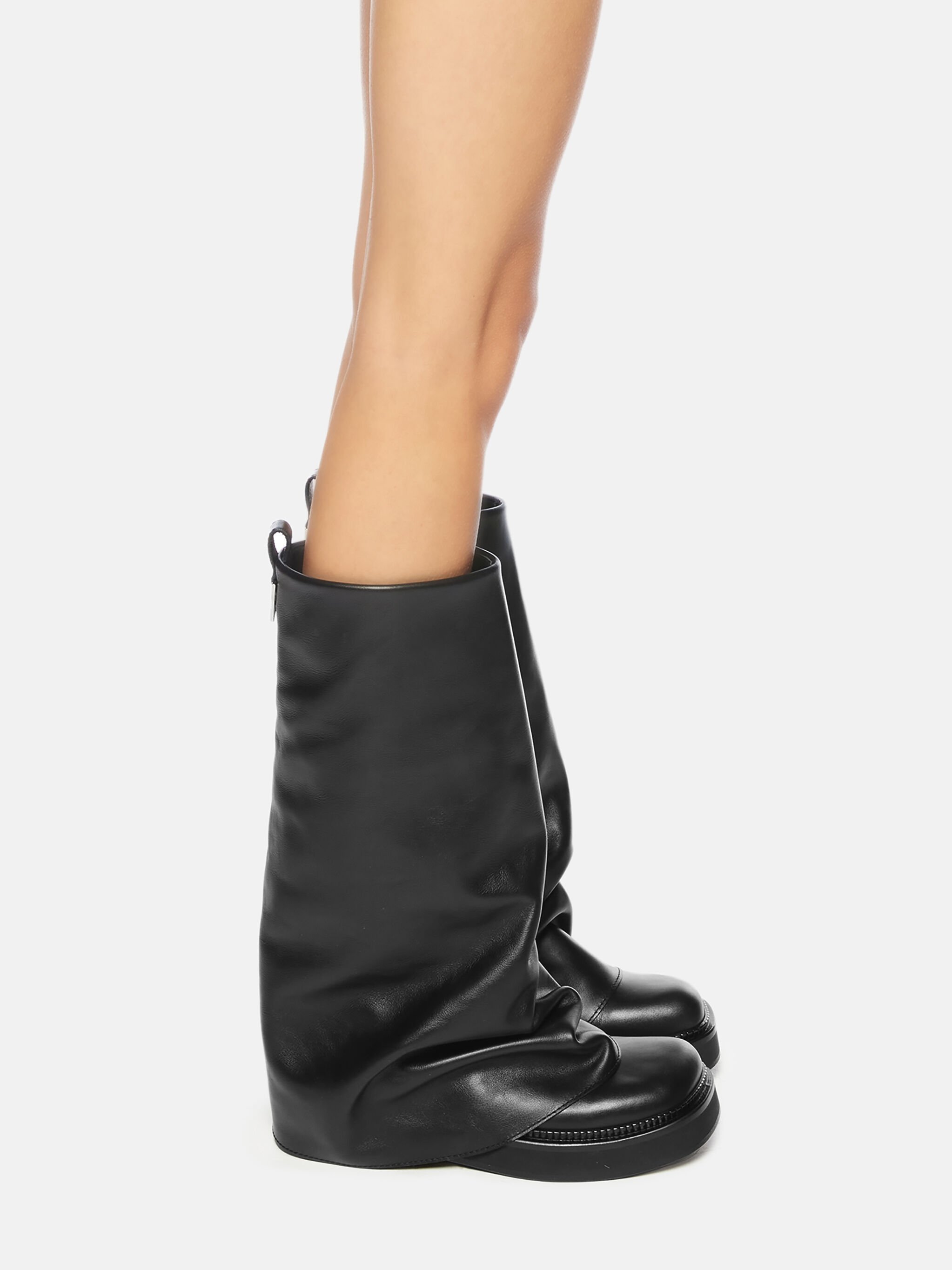 Attico Stylish Combat Boots With Square Toe Design In Black