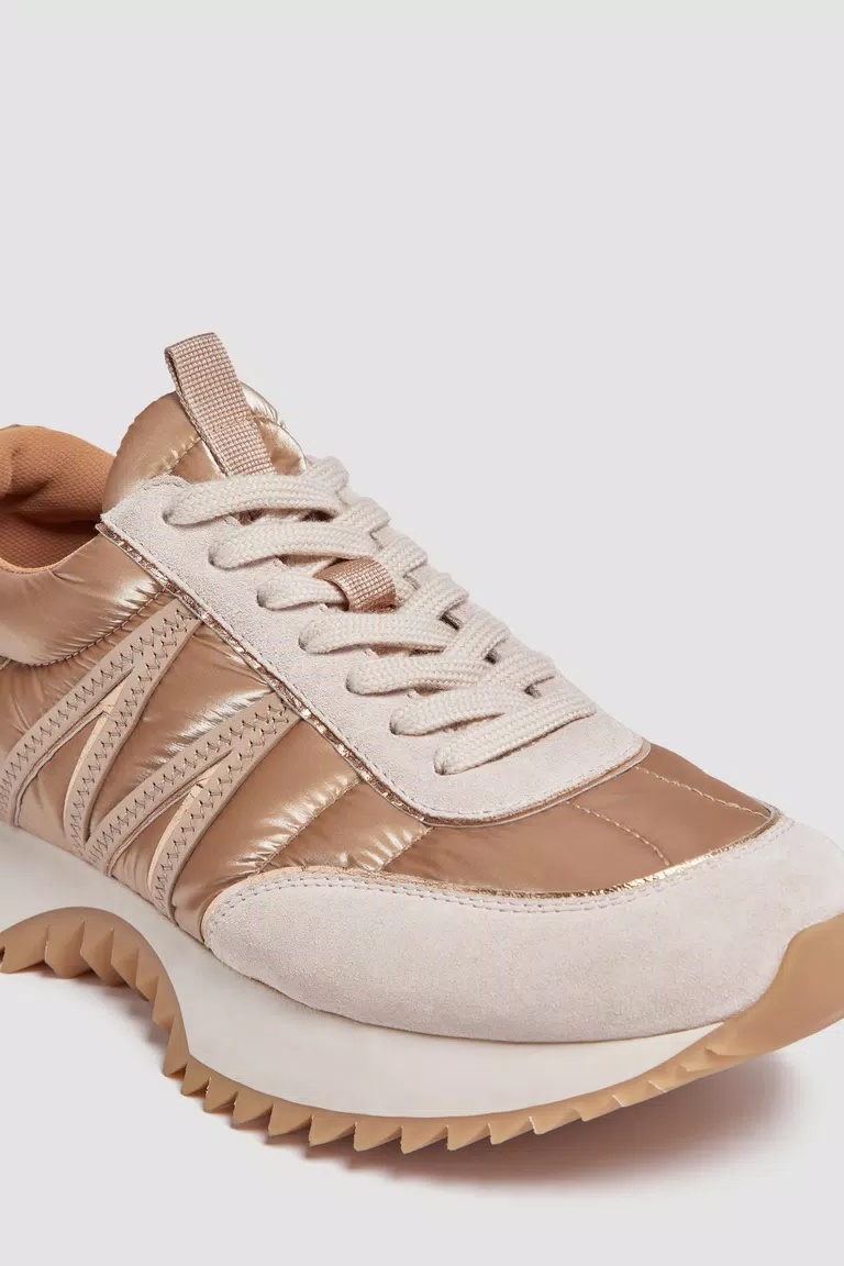 Moncler Pacey Metallic Runner Sneakers In Nude