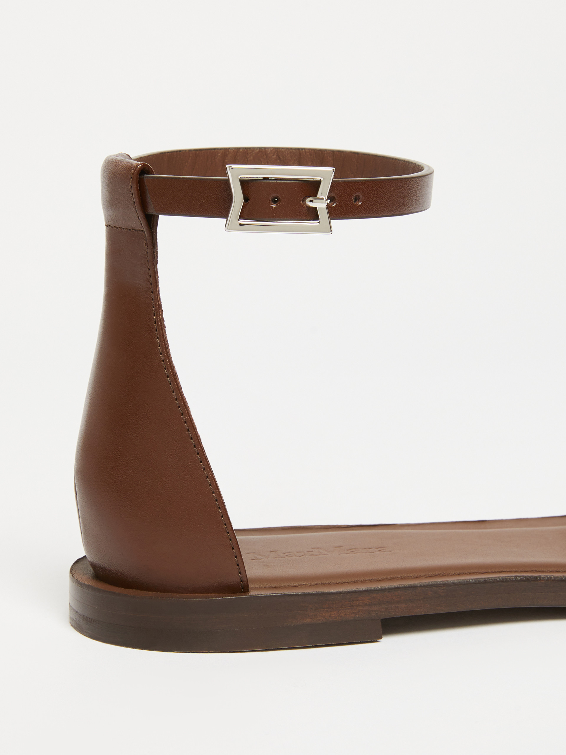 Max Mara Round Toe Flat Sandals In Brown