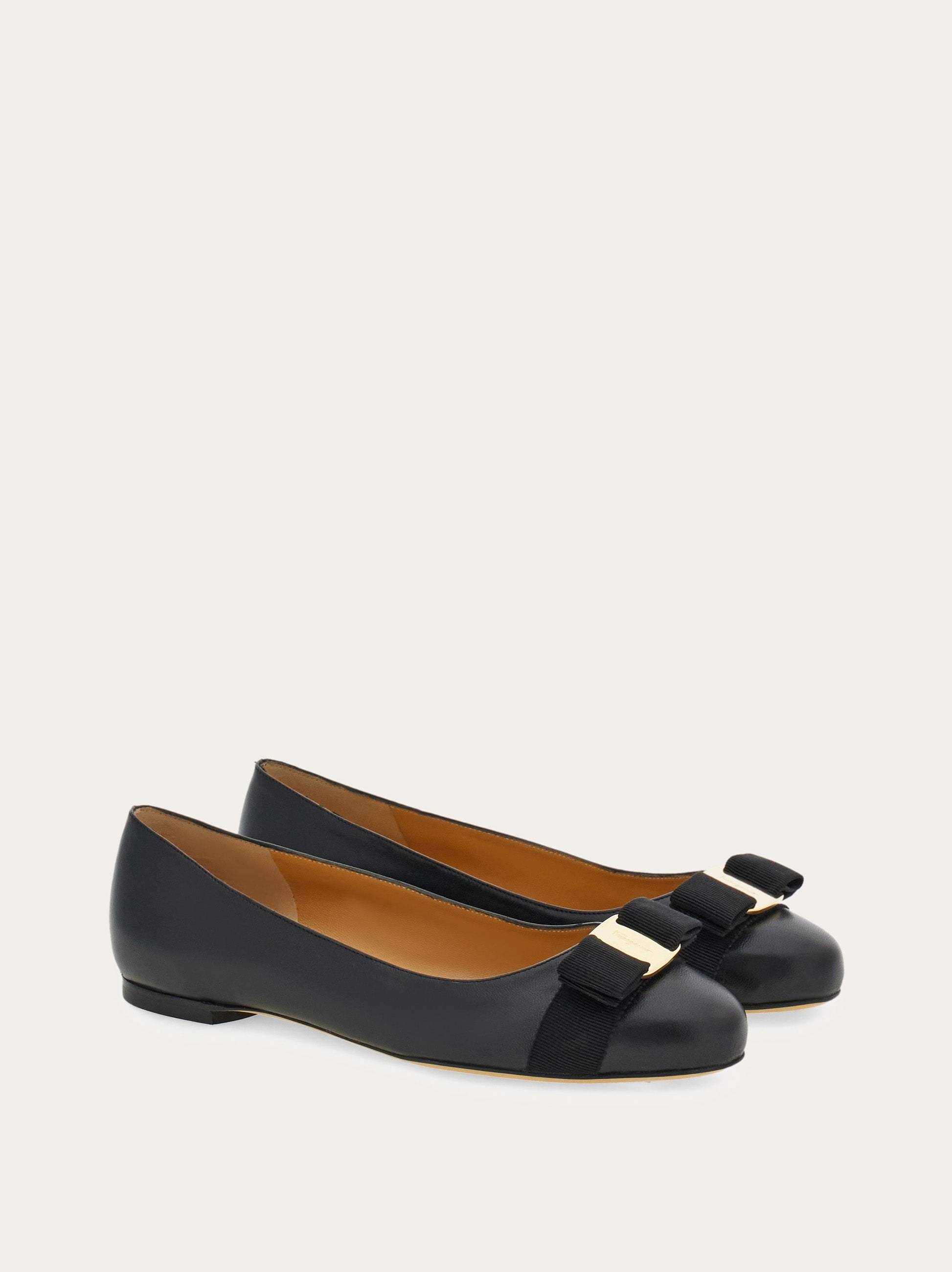 Ferragamo Varina Bow-embellished Patent-leather Ballet Flats In Black