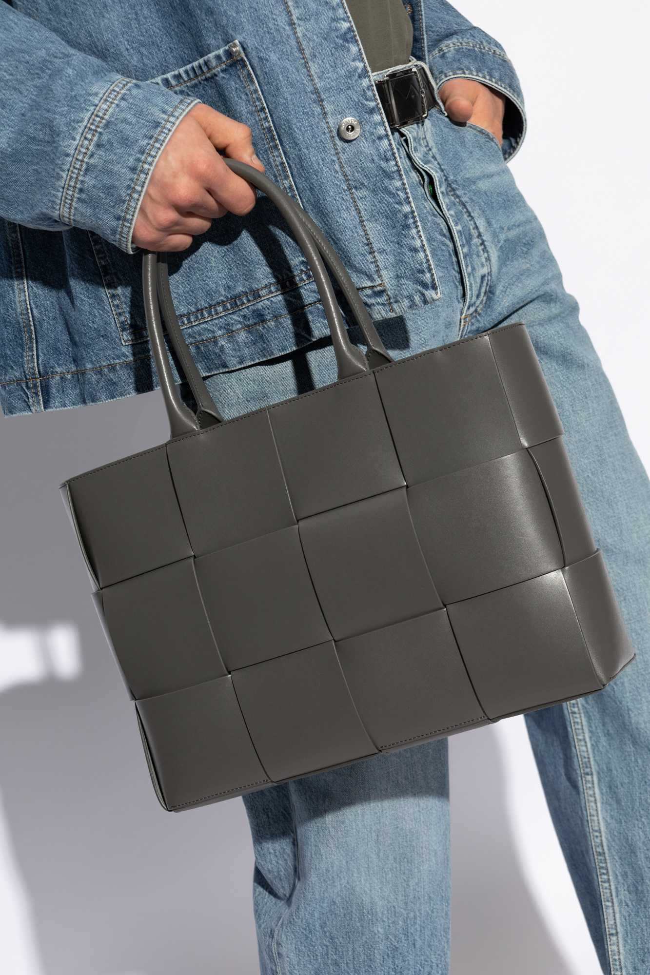 Bottega Veneta Medium Knitted Handbag In Black