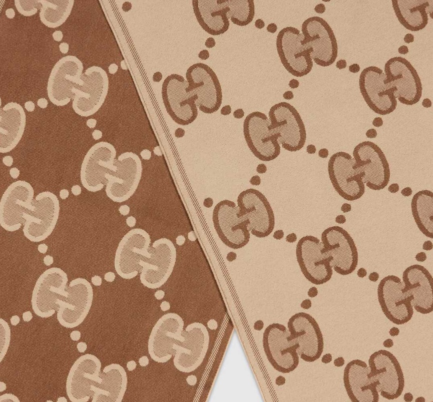 Gucci Two-tone Gg Supreme Knit Scarf In Nude