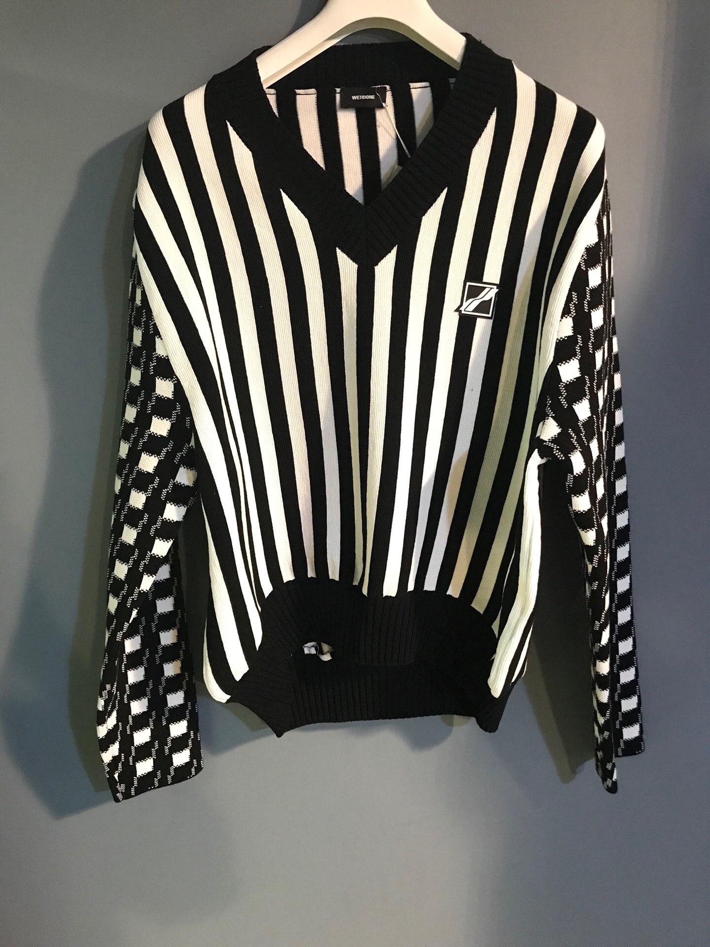 We11 Done V-collar Matching Color Sweater In Black