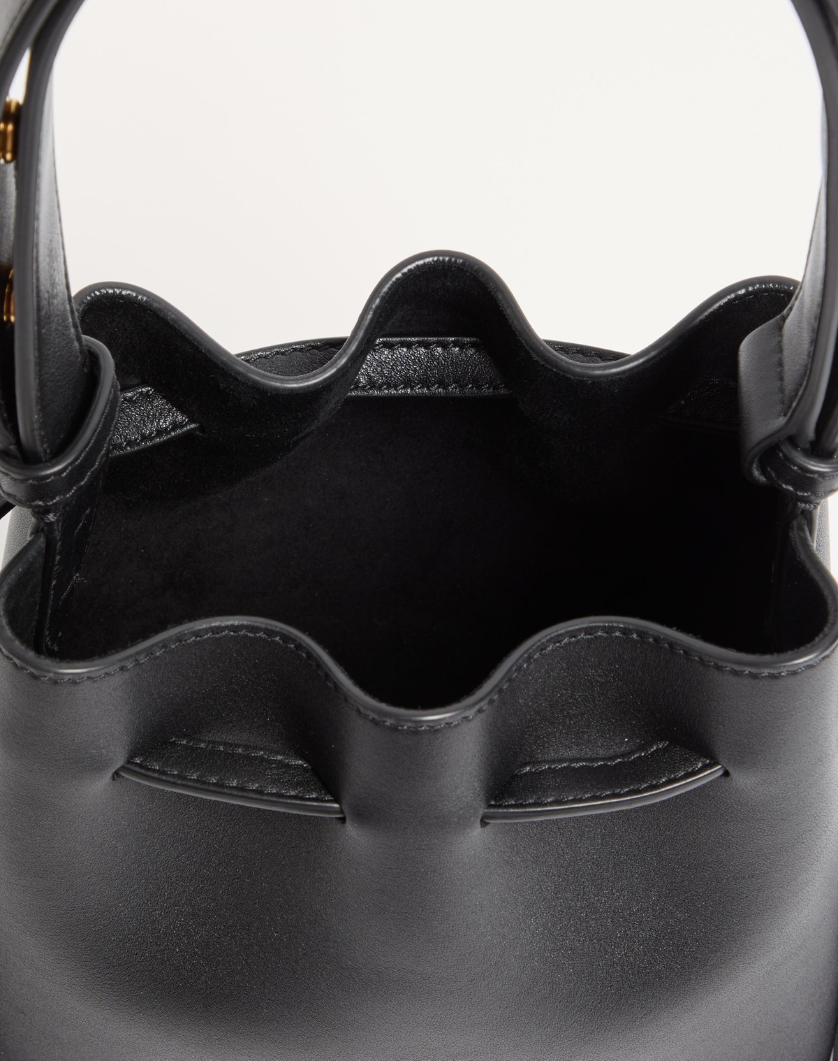 Valentino Logo Shoulder Bag In Black