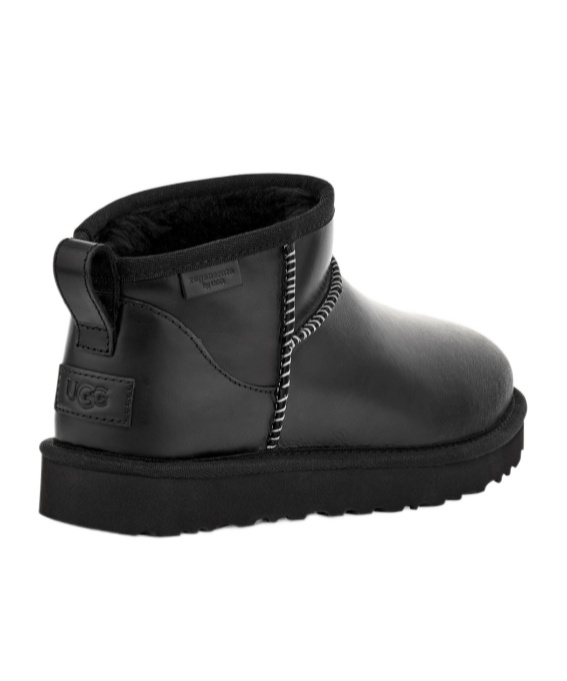 UGG LOGO SHORT BOOTS