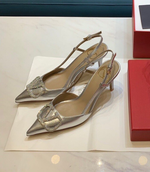 Valentino Vlogo Glow 80 Swarovski Crystal-embellished Metallic Leather Slingback Pumps In Nude