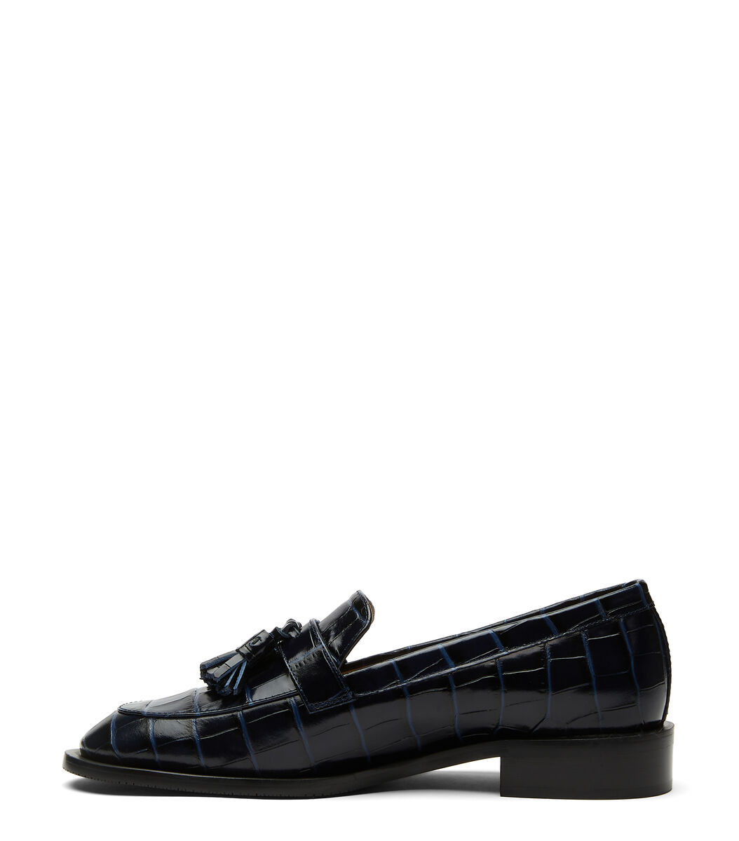 Stuart Weitzman Crocodile-effect Tasseled Loafers In Black