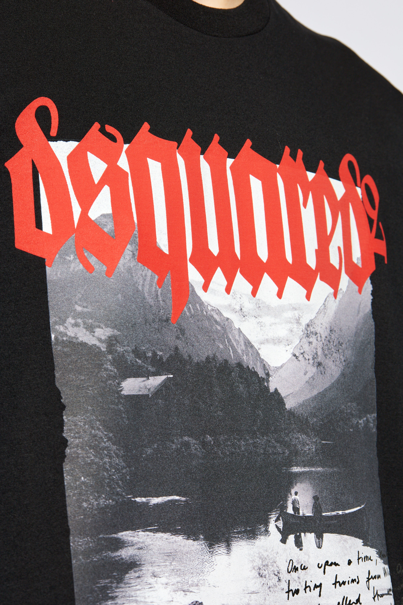 Dsquared2 Graphic Printed Crewneck T-shirt In Black