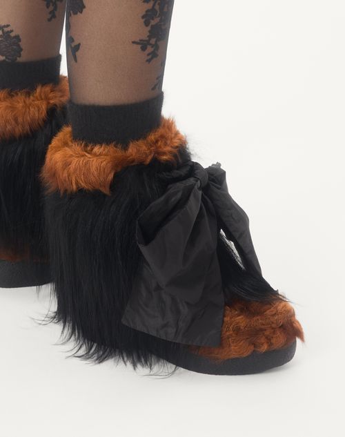 Valentino 45mm Snowish Fur-trimmed Boots In Black
