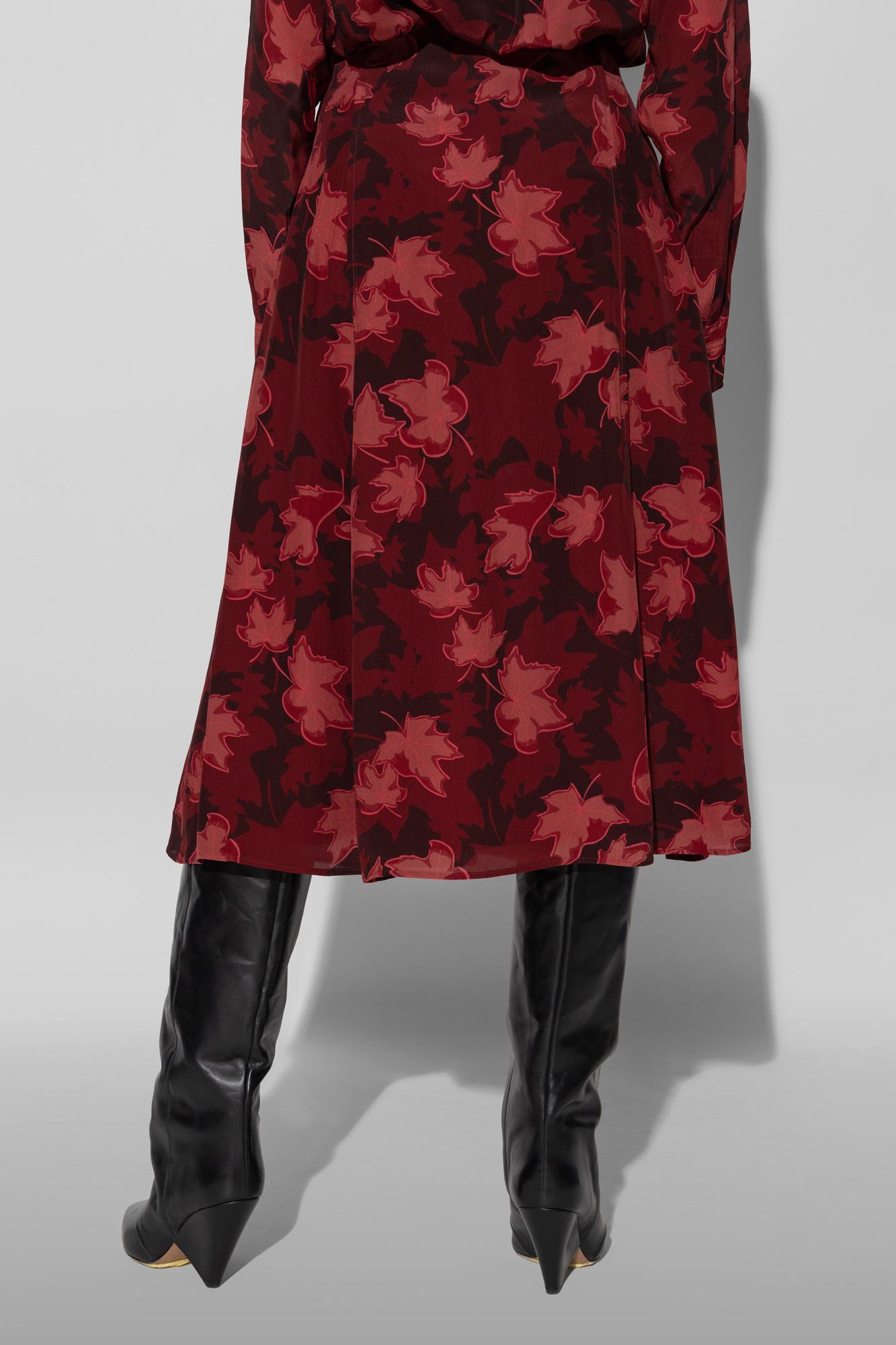 Shop Maison Kitsuné Lip Detail Fluid Skirt In Red