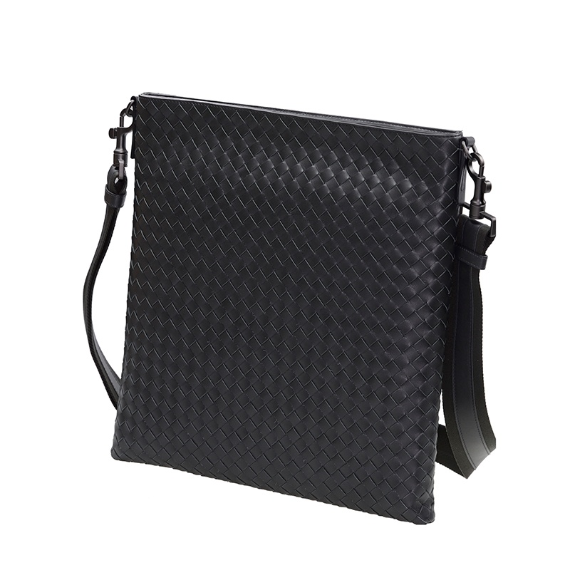 BOTTEGA VENETA ZIPPERED SHOULDER BAG