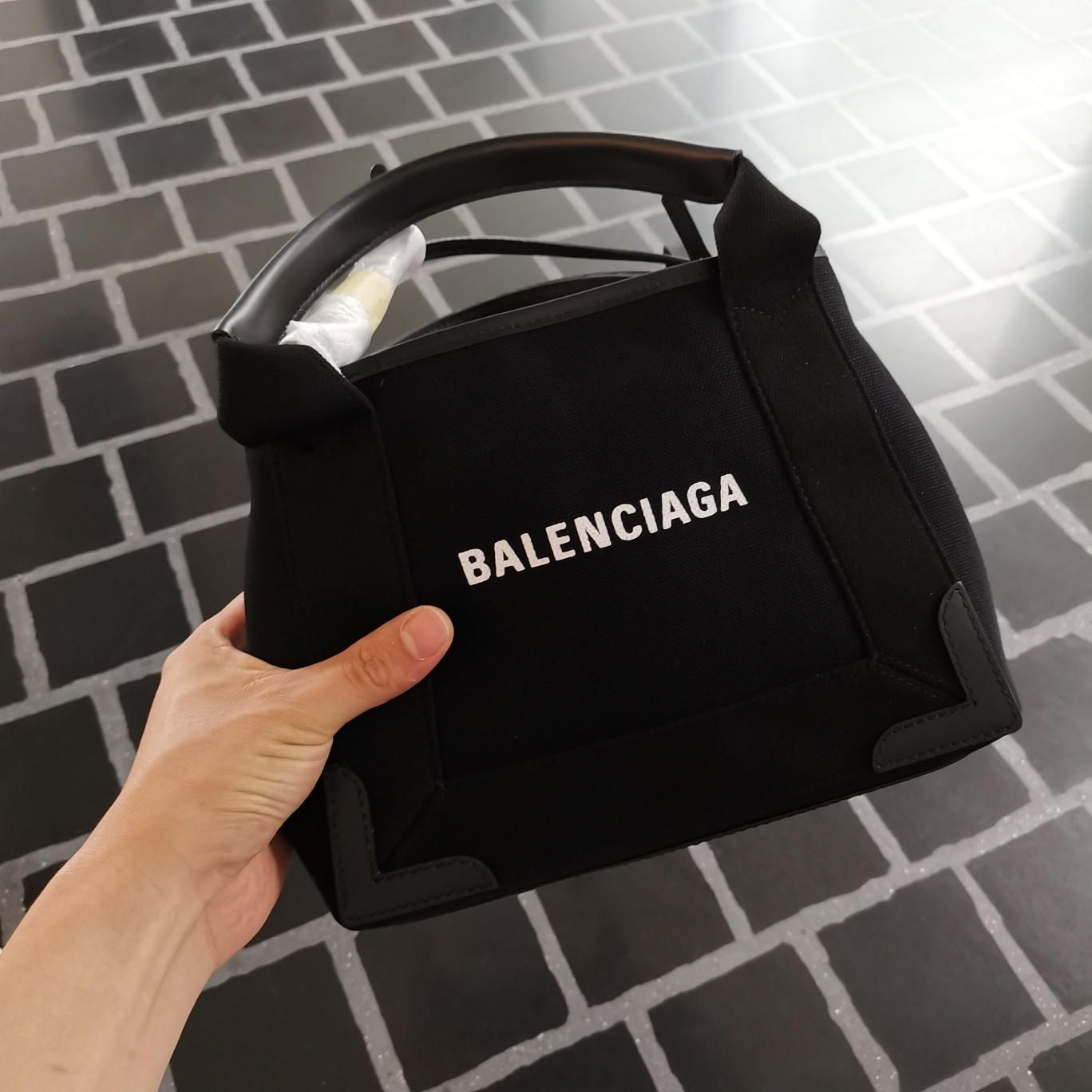 Balenciaga Cabas Xsl Tote In Black