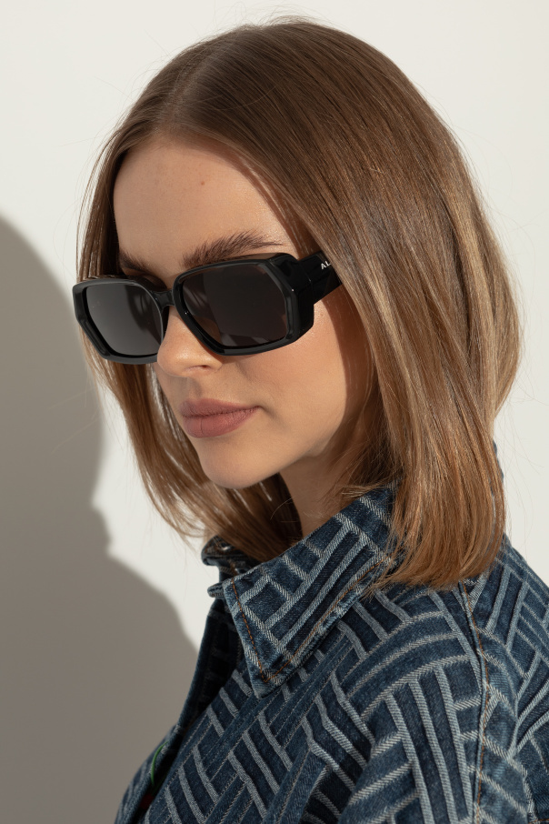 Alaïa Logo Lettering Geometric Frame Sunglasses In Gray