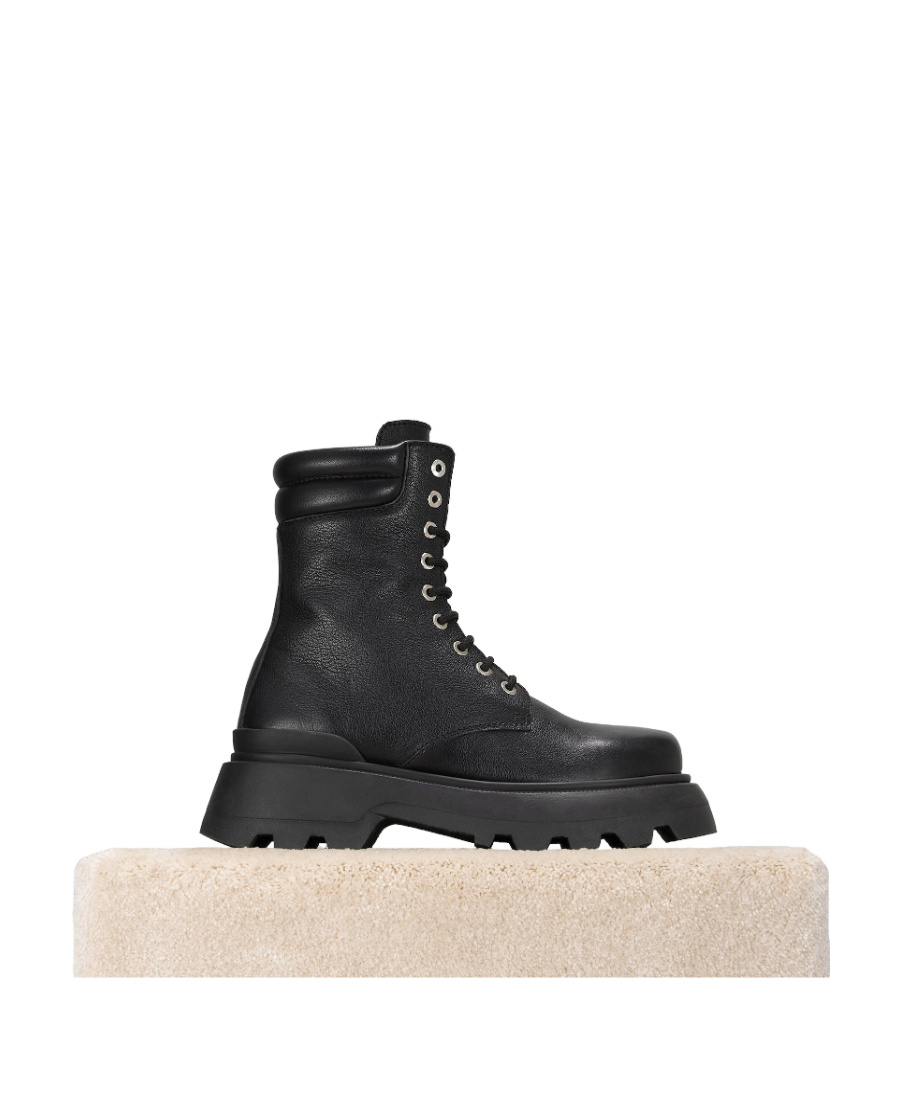 Ami Alexandre Mattiussi Round Head Lace-up Boots In Black