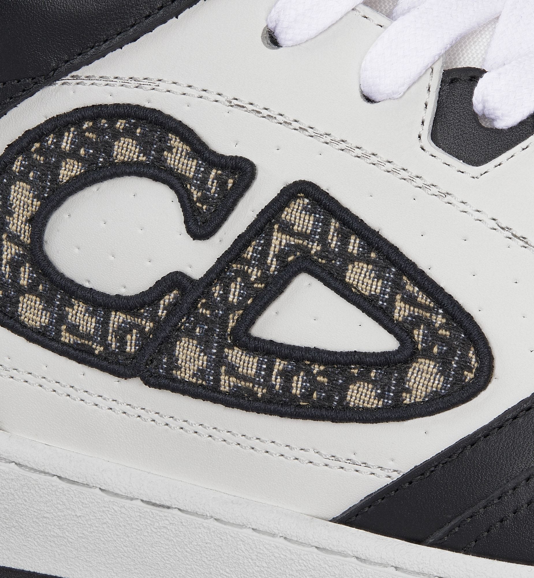 Dior B57 Logo-lacing Casual Sneakers In White