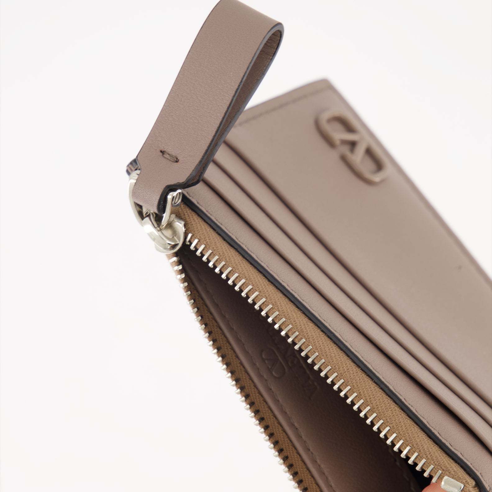 Valentino Vlogo Plaque Cardholder In Nude