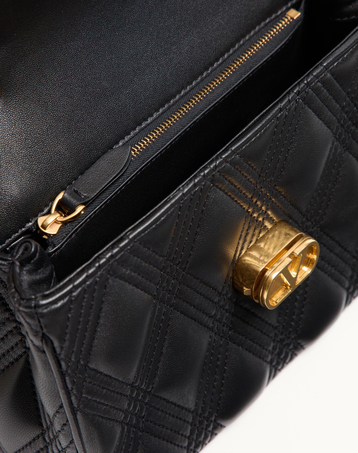 Valentino Garavani Garavani Quiltie 67 Small Shoulder Bag In Quilted Nappa Leather Woman Black Uni In Black