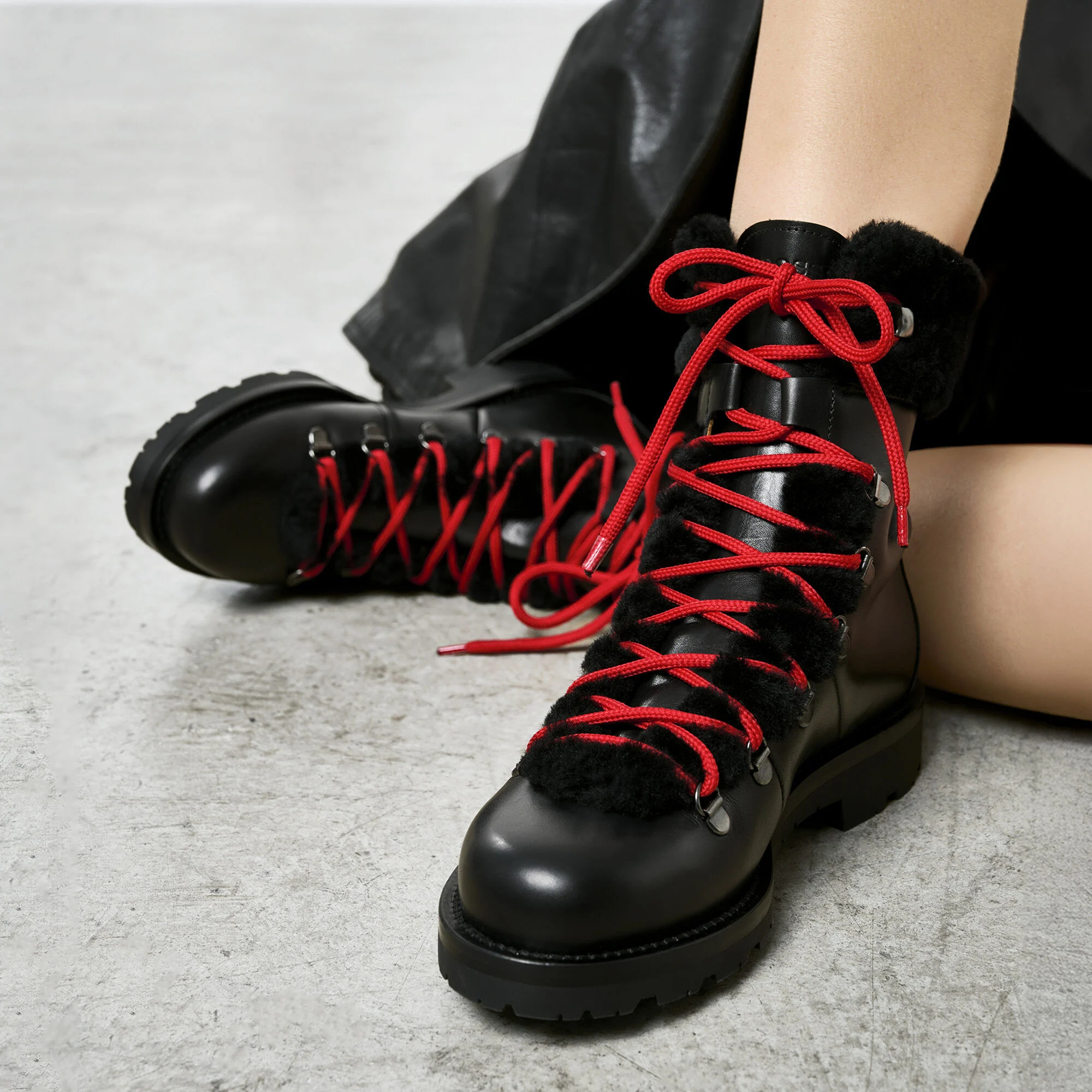 Scarosso Lace-up Shearling Boots In Black