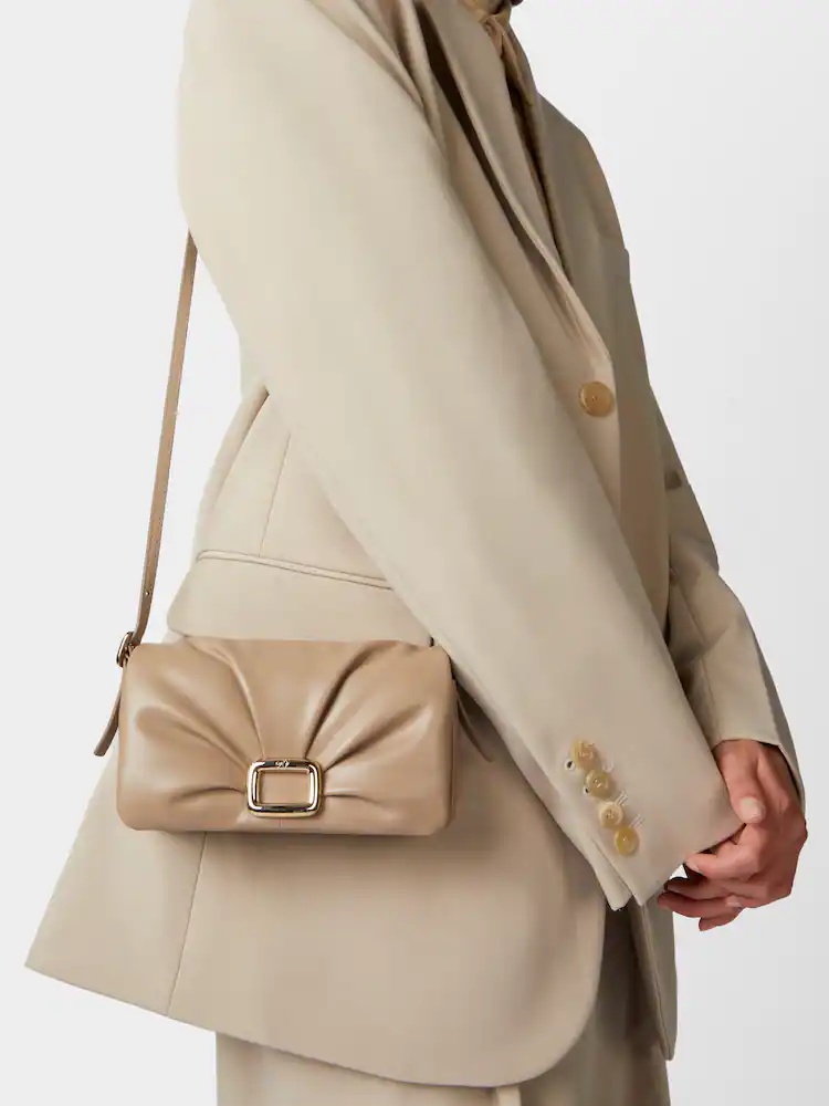 Roger Vivier Viv' Choc Phone Bag In Leather In Nude