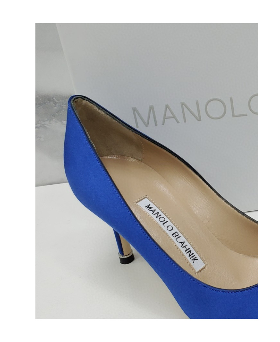 Manolo Blahnik Satin Jewelry Buckle High Heels In Blue