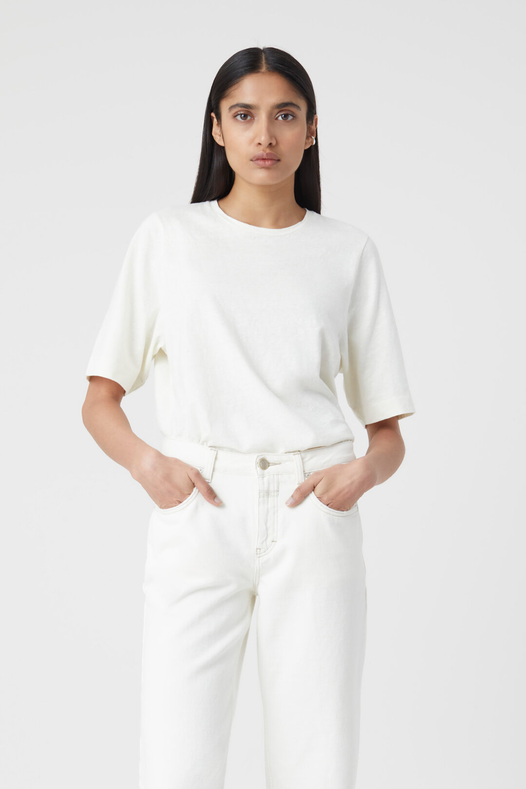 CLOSED SHORT-SLEEVE COTTON T-SHIRT 