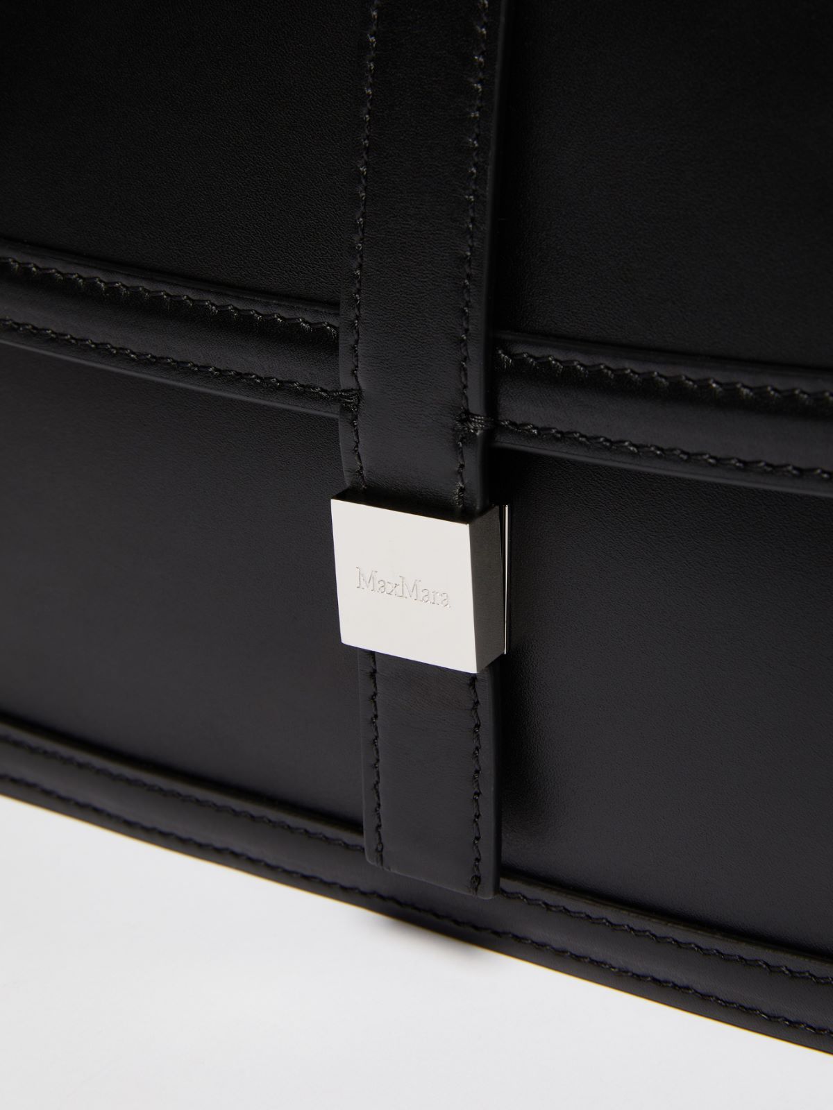 Max Mara Natural Leather Handbag In Black