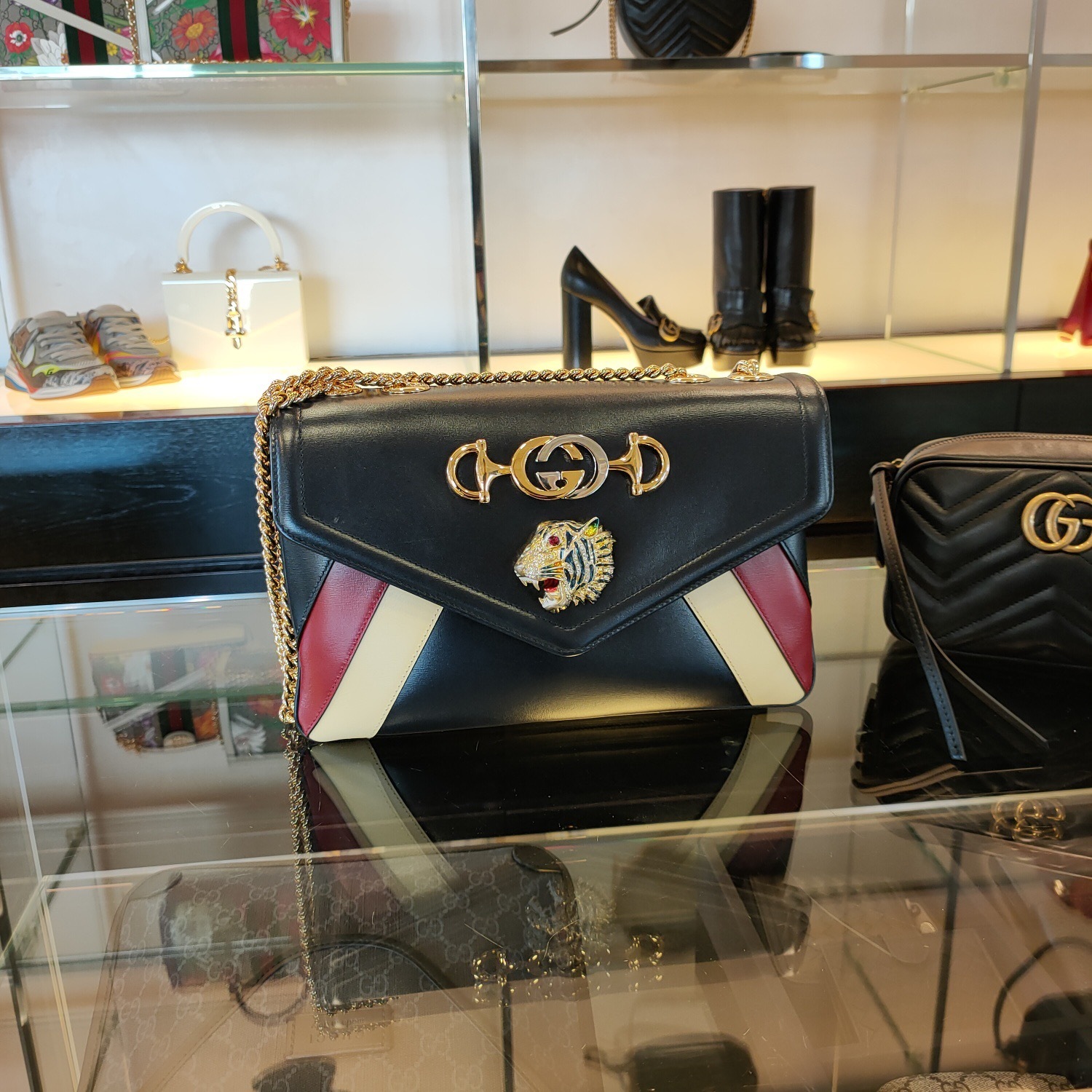 Gucci Medium Rajah Shoulder Bag In Black
