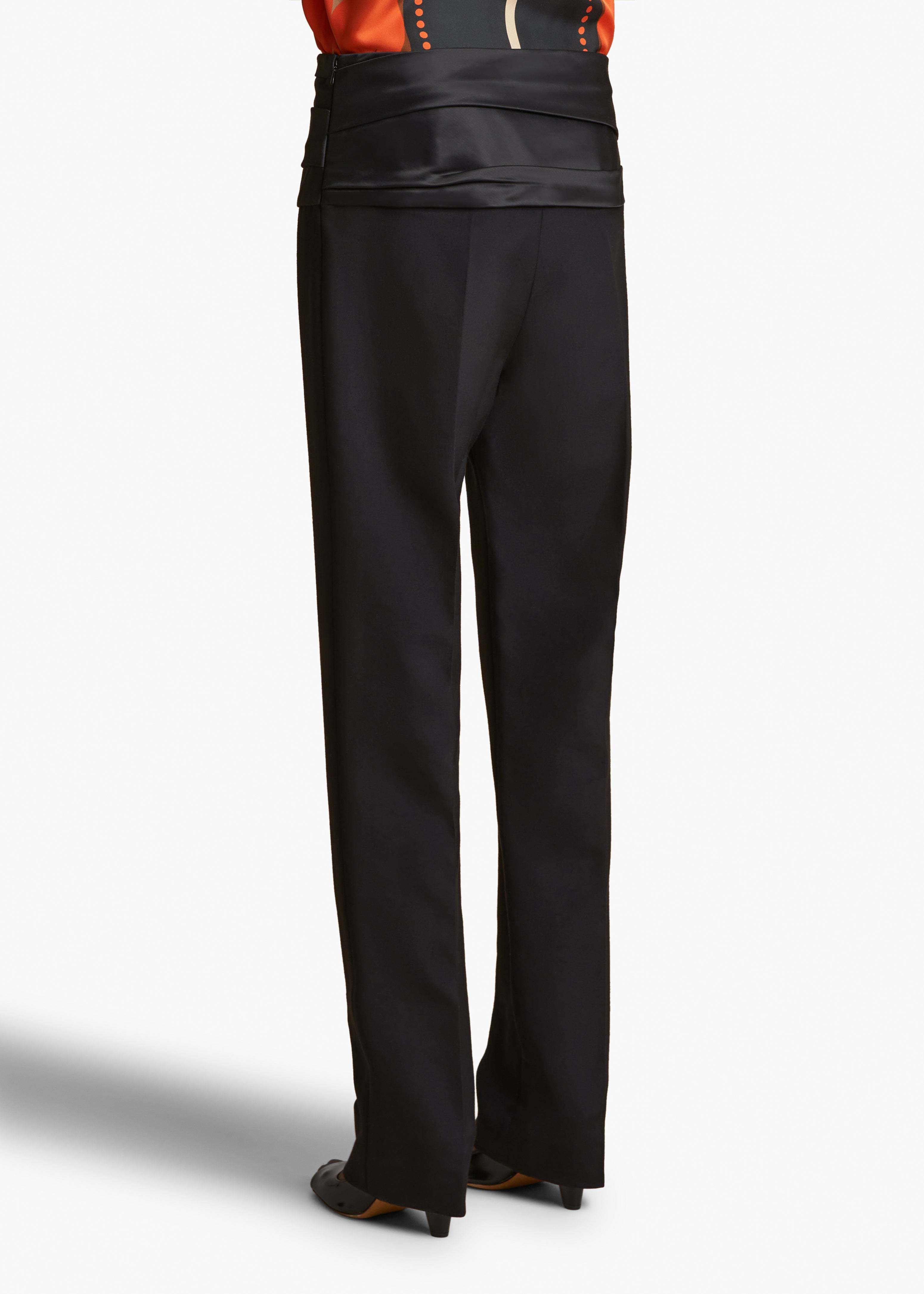 Khaite Deconstructed Waistband Casual Pants In Black