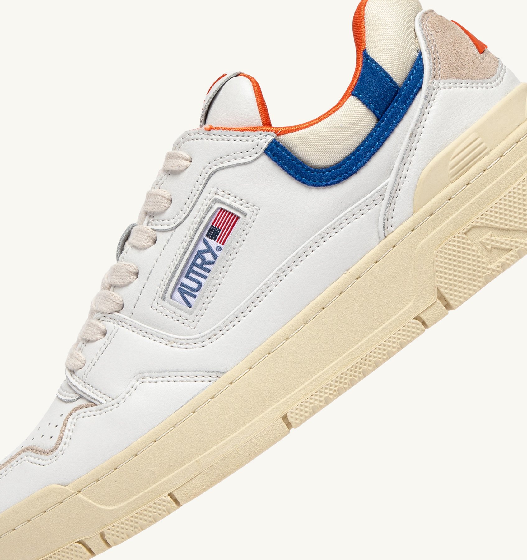 Autry Clc Low-top Panelled Sneakers In White