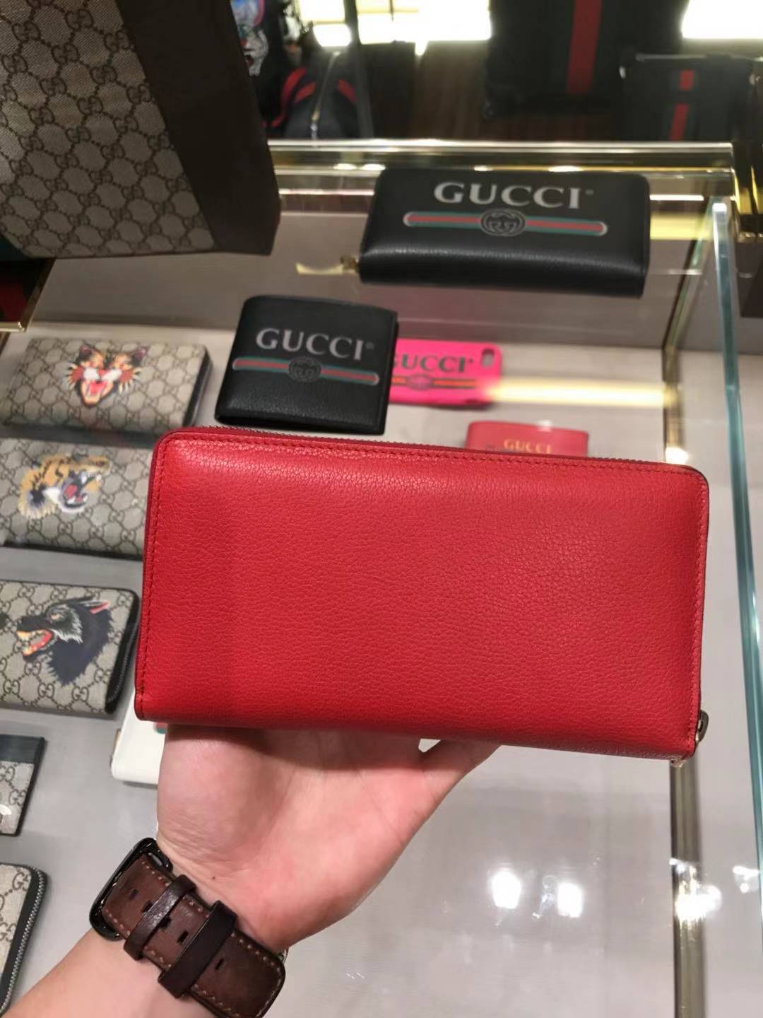 Gucci Print Leather Zip Around Wallet In Red