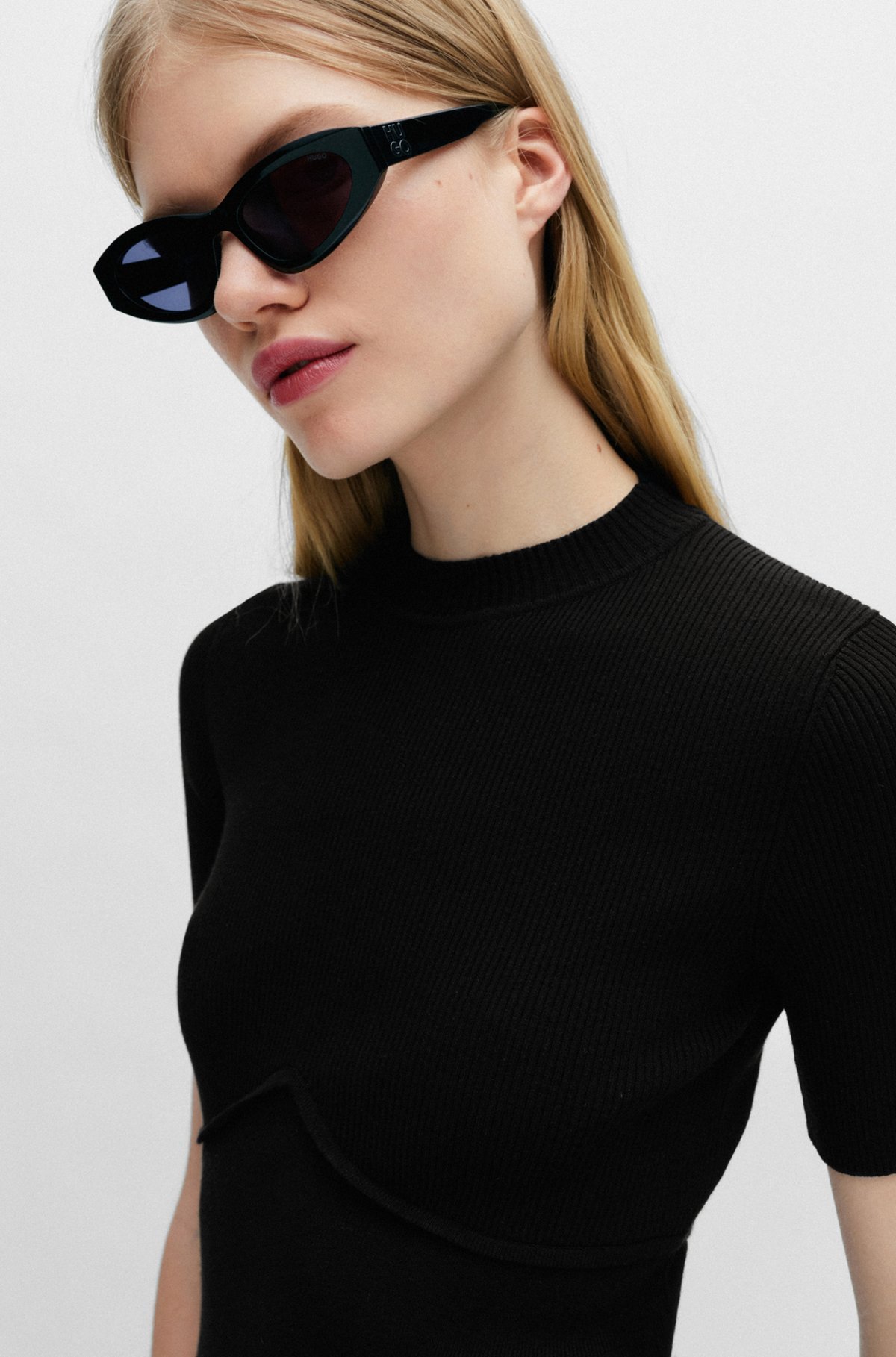 Hugo Boss Slim-fit Short-sleeved Sweater With Seam Detail In Black