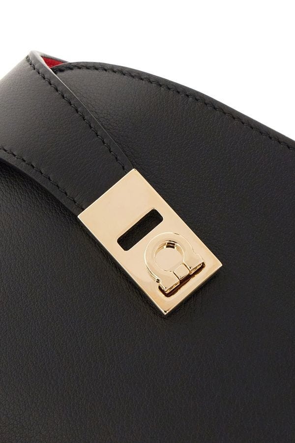 Ferragamo Adjustable Shoulder Strap Shoulder Bag In Black