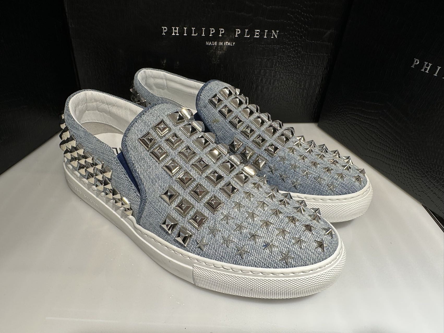 Philipp Plein Rivet-decorated Flats In Gray