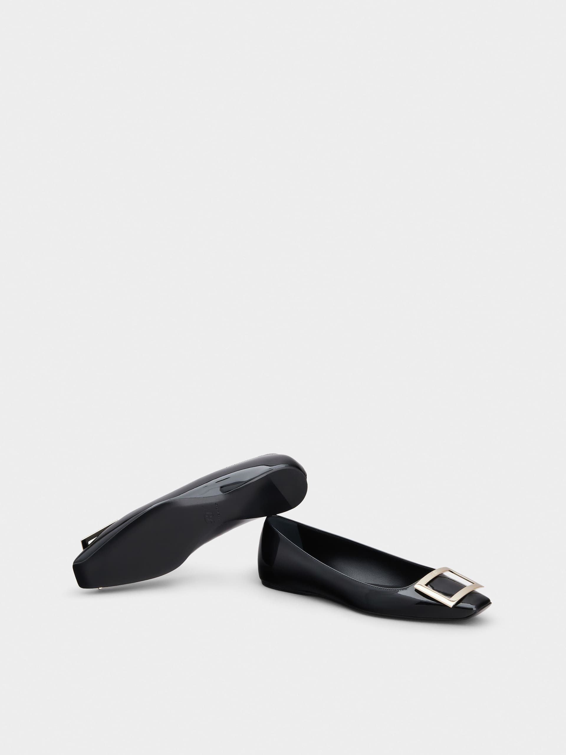 Roger Vivier Trompette Metal Buckle Ballerinas In Black Leather In Black