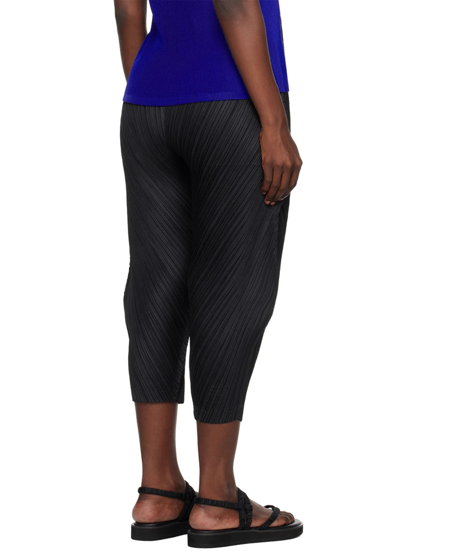 Issey Miyake Plissé Cropped Trousers In Black