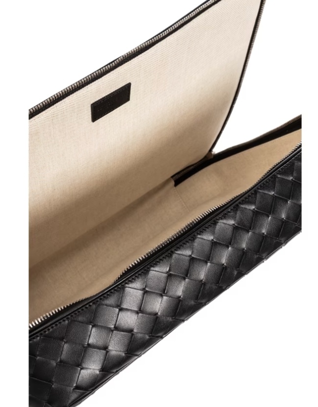 Bottega Veneta Medium Intreciato Clutch In Black