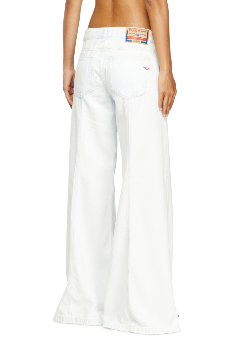Diesel D-akii 09m08 Flared Jeans In White