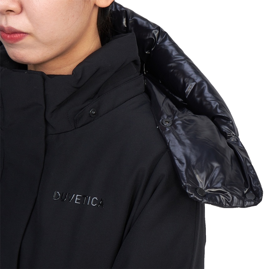 Duvetica Long-sleeved Hooded Down Jacket In Black