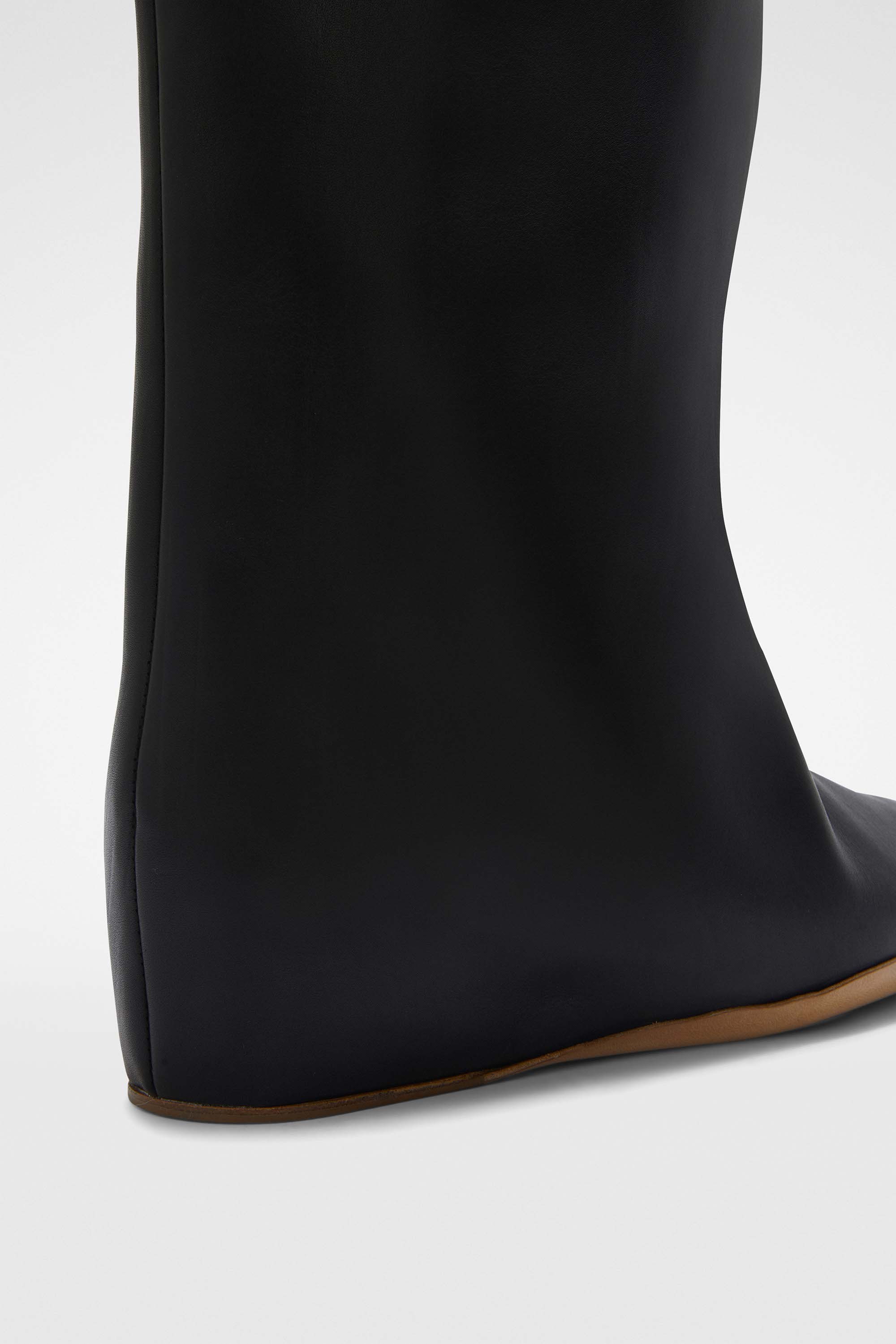 Jil Sander Wide Leather Flat Knee Boots In Black