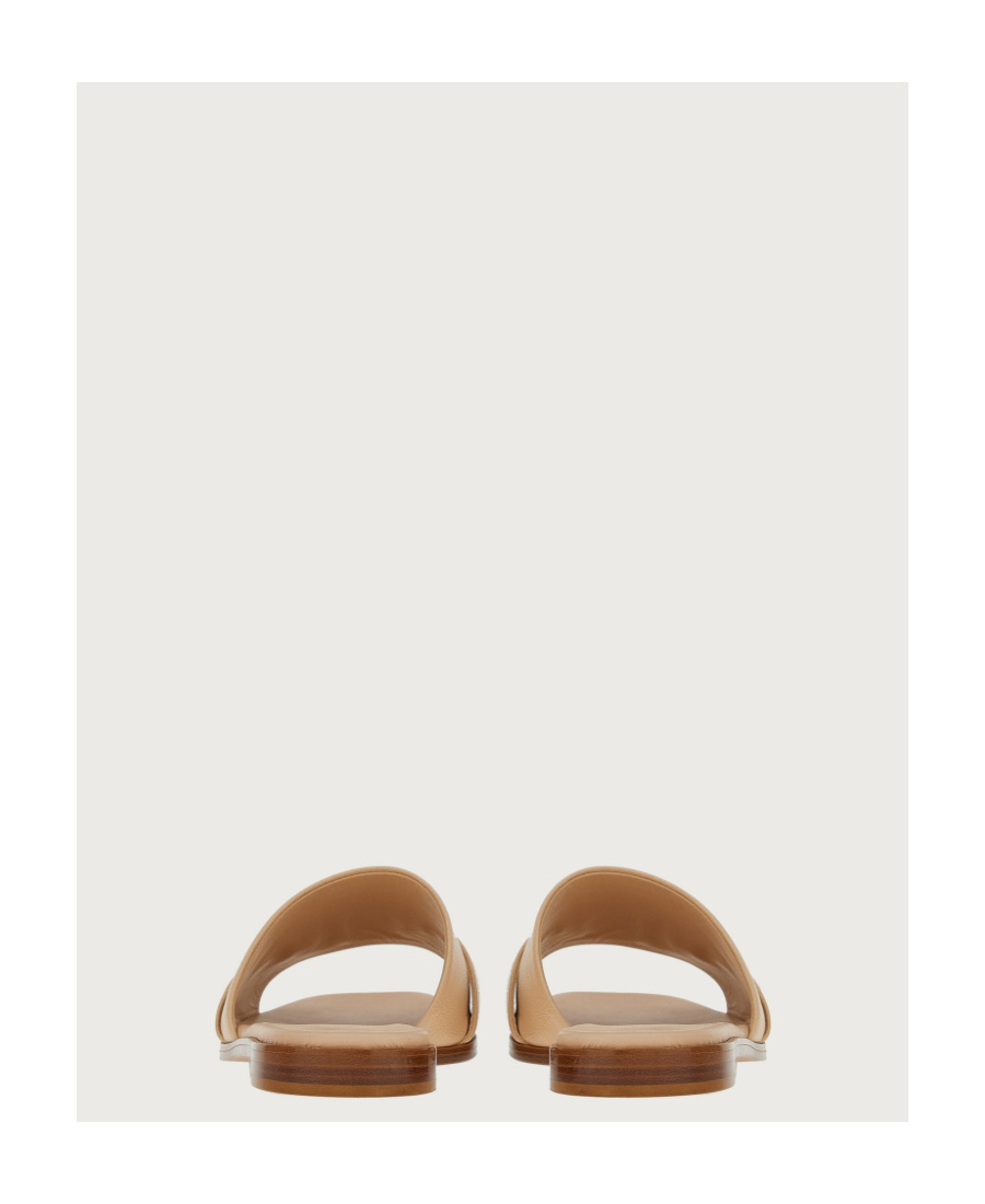 Ferragamo Logo Flip-flops In Nude