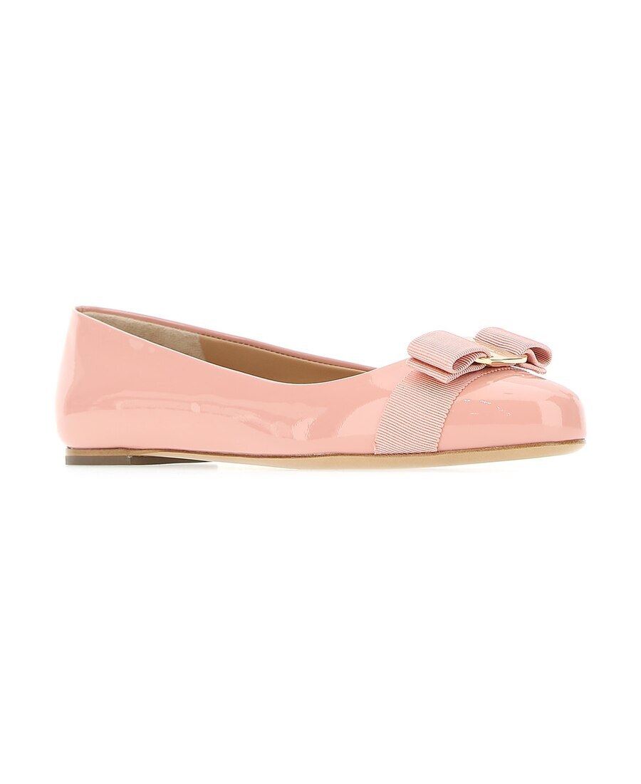 Ferragamo Varina Bow-detailed Patent-leather Ballet Flats In Nude