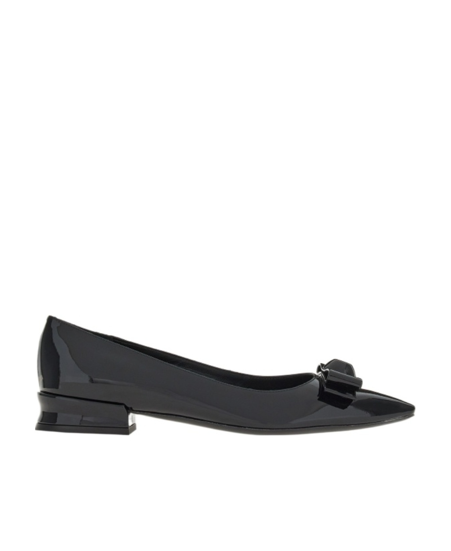 Ferragamo Vara Bow Leather Ballerina Shoes In Black