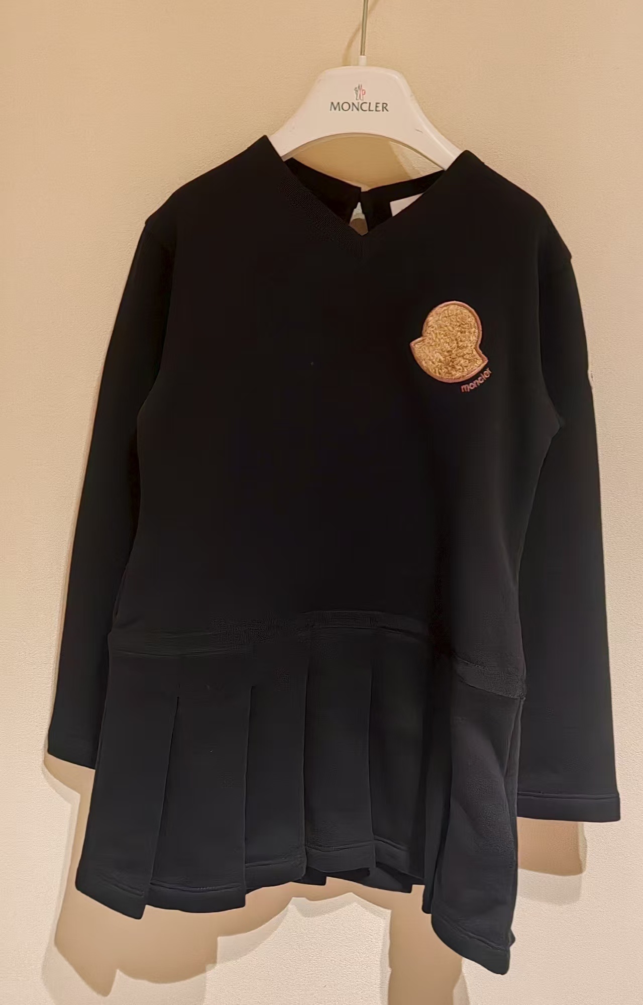 Moncler Abito In Cotone Plissettato Con Logo Teddy In Black