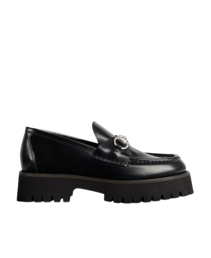 Gucci Interlocking G Chain Leather Loafers In Black